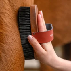 Brosse douce cheval poils courts Hard Wood - Waldhausen