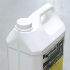 Désinfectant box, van et écurie cheval virucide multisurfaces 5L