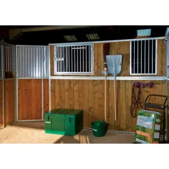 Fenêtre ouvrante barreaudée box cheval - La Gée