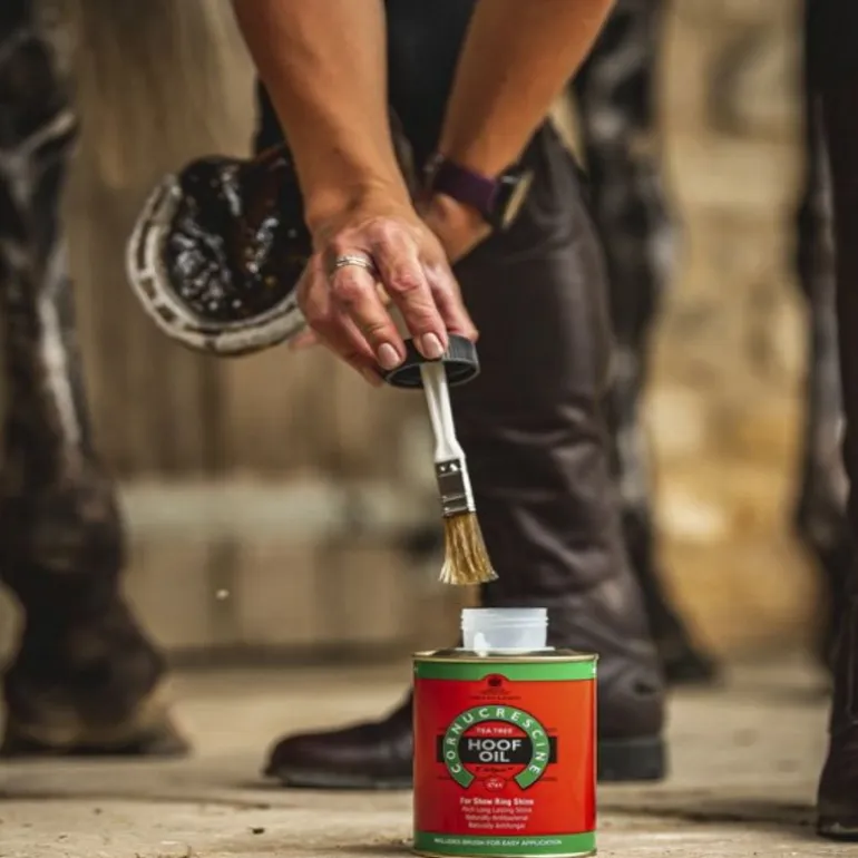 Huile sabot cheval arbre à thé Cornucrescine Hoof Dressing Tea Tree - Carr & Day & Martin