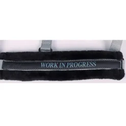 Licol cheval nylon message Lyrics - Harry's Horse